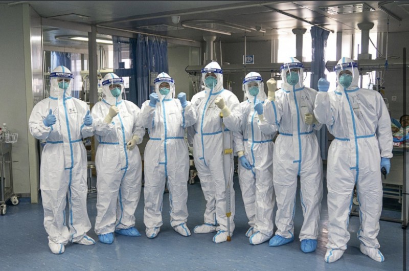 Профсоюз обеспечил Астраханских медиков защитными костюмами и бытовой