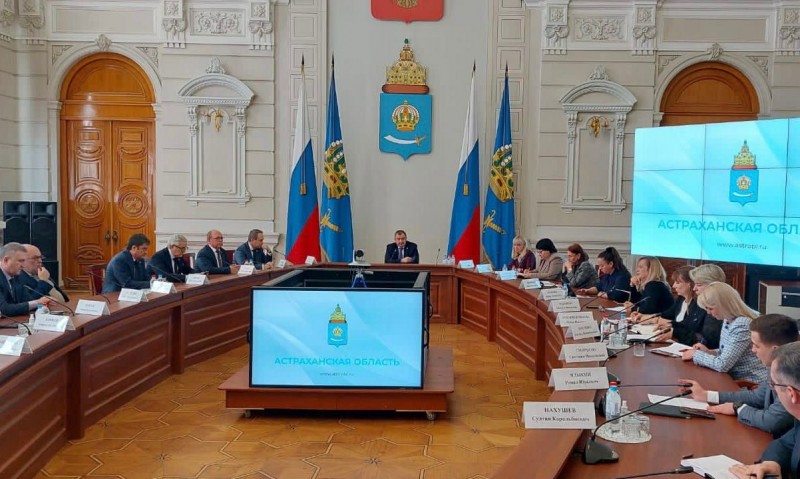 Правительство и Дума Астраханской области обсудили повышение уровня зарплат бюджетников