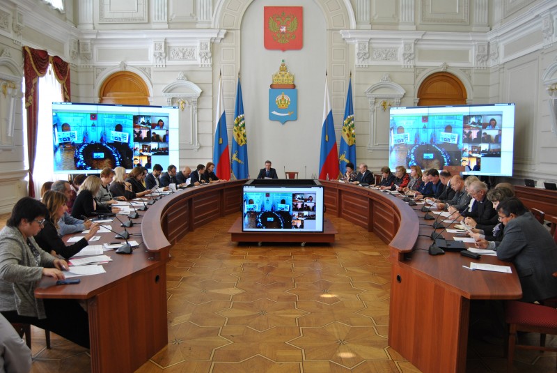 На заседании трёхсторонней комиссии в Астрахани обсудили реализацию "Майских" Указов Президента