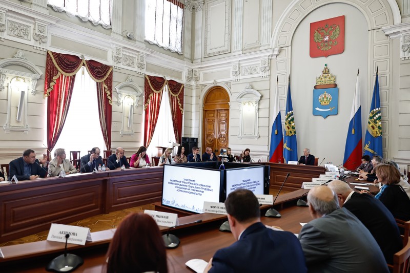 Трёхсторонняя комиссия Астраханской области приняла важные решения